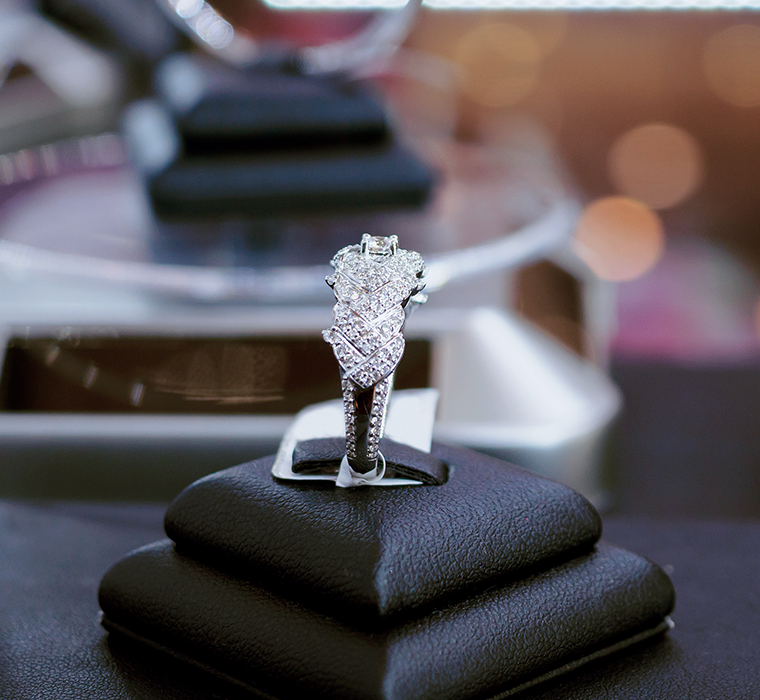 Efficient management of high value and large number of jewelry and accessories